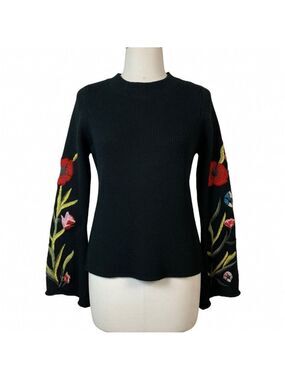 Romeo & Juliet Couture Sweater Embroidered Floral Medium Belle Sleevesr